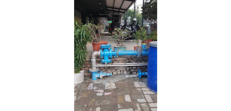 台水公司七區處協助處理五甲國宅路面窨井鐵板孔蓋噪音問題(圖)