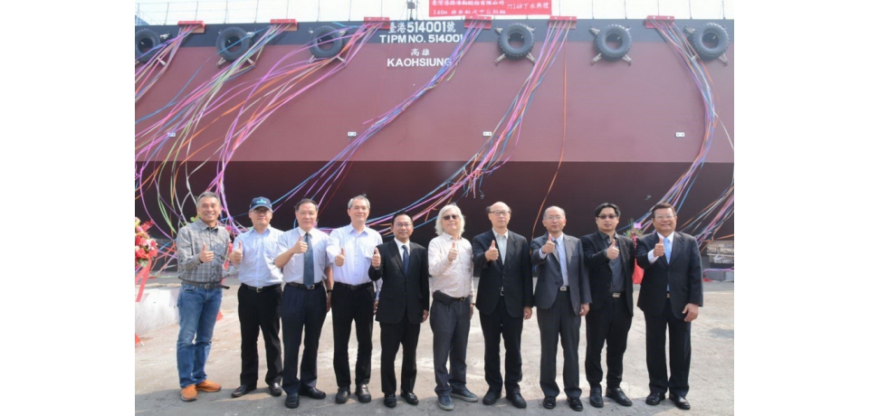臺灣港務港勤公司新造140m非自航式平台駁船舉行下水典禮(圖)