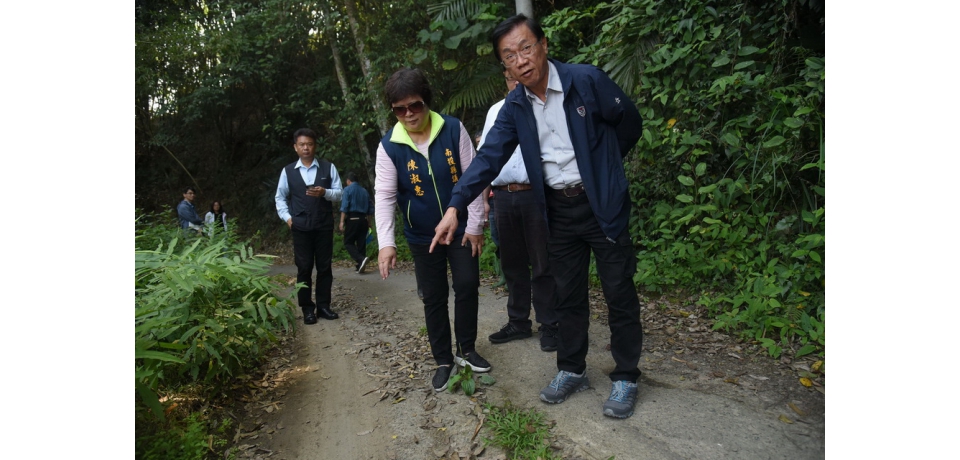 林明溱會勘水里老舊農路、野溪 指示設計發包改善(圖)