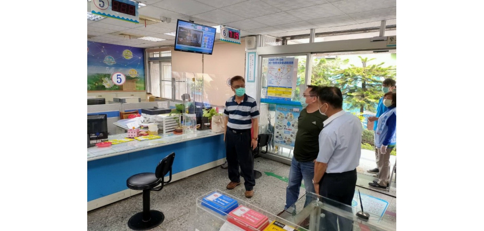台水七區處防疫升級 鳳山服務所櫃台加裝防護隔板(圖)