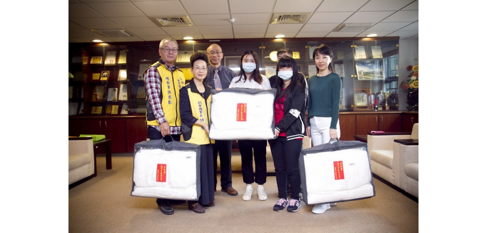春寒料峭現溫情聖德慈善會致贈低收入戶學生羽絨被(圖)