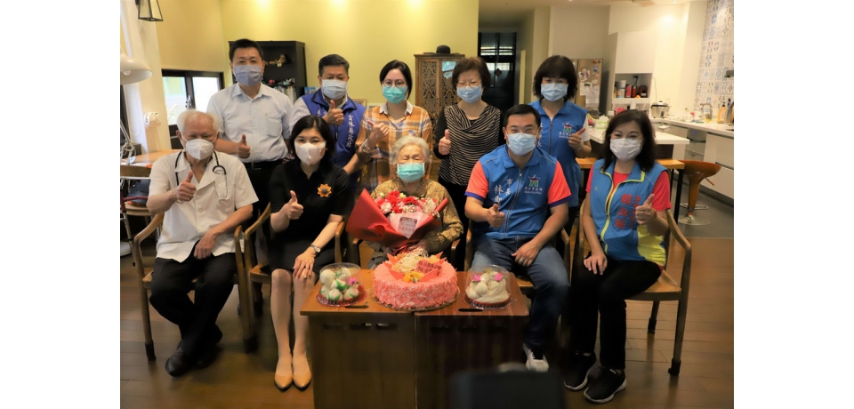 母親節將屆 張麗善親訪百歲人瑞、自強阿嬤獻上祝福(圖)