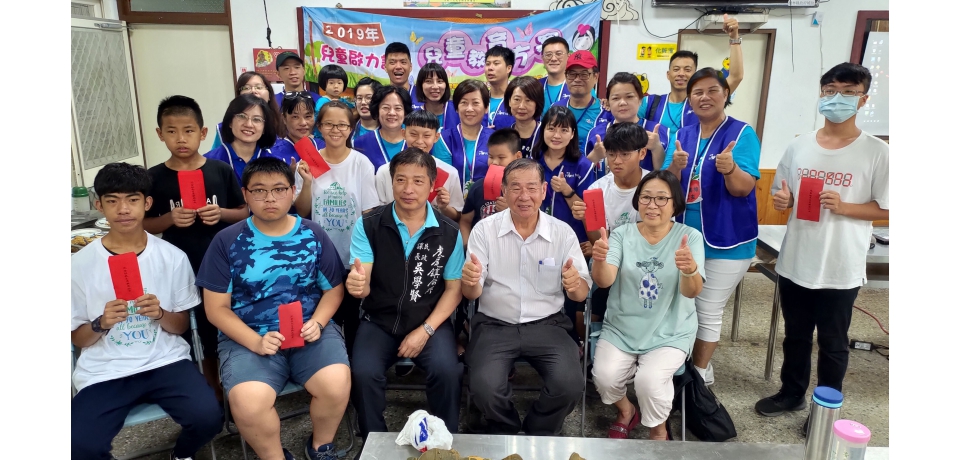 飛鷹家族帶雲林家扶親子 頒發急難金、包粽、藍染慶端午(圖)