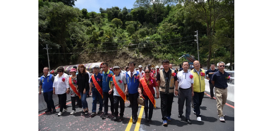 信義隆華橋完工　林明溱率鄉親走過橋慶通車(圖)