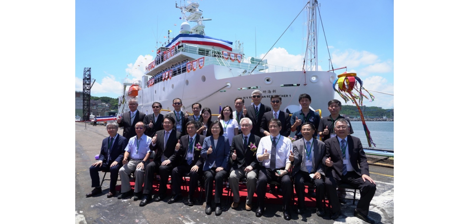 總統蔡英文為台船新建「新海研一號」命名(圖)
