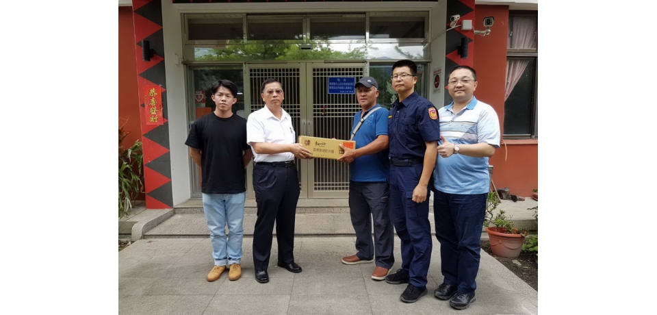 南投縣政府警察局局長拜會信義鄉士紳並慰勞基層員警(圖)