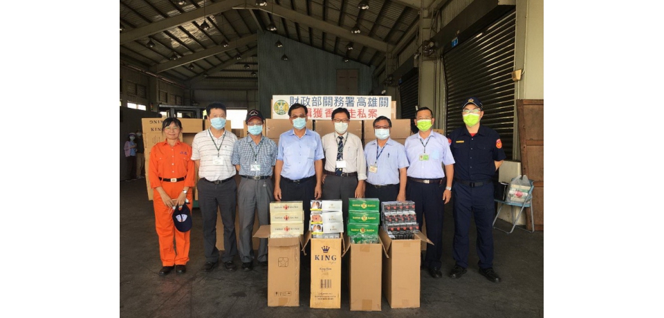 高雄海關查緝私菸再傳捷報 緝獲滿櫃私菸近千箱(圖)