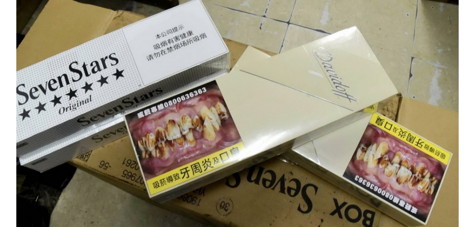 高雄關緝獲泊船外側丟包走私香菸(圖)