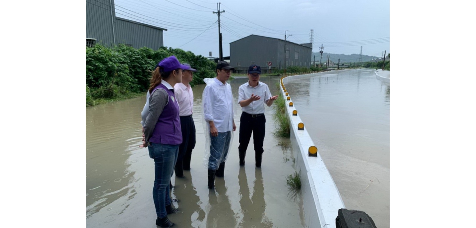 徹夜掌握水情 陳其邁一早視察岡山路竹永安(圖)