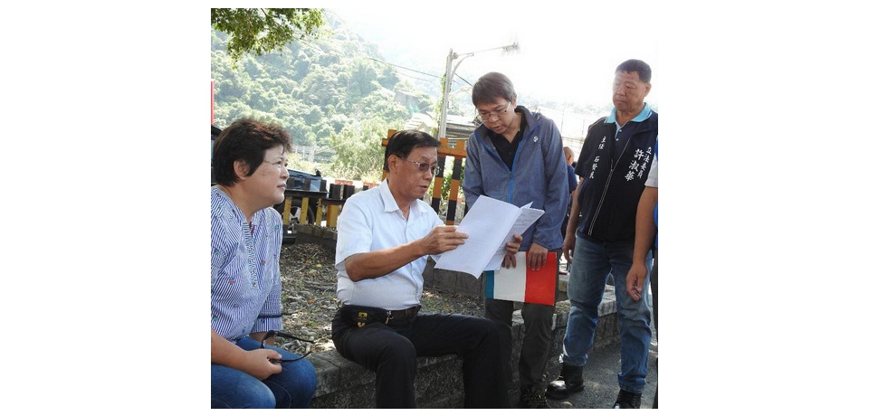 水里鄉兩村野溪淘刷侵蝕農園而威脅民宅　林明溱會勘後指示改善(圖)