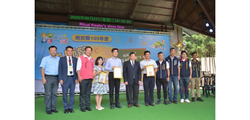 杏壇光彩綻放南投　陳正昇頒獎致意(圖)