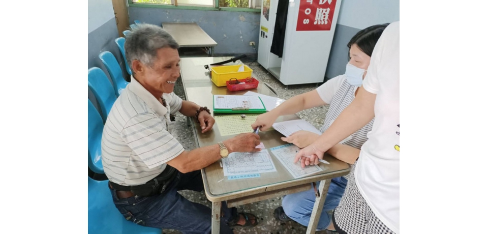 「樂齡換照一把罩」關懷75歲以上高齡駕駛人行車安全(圖)