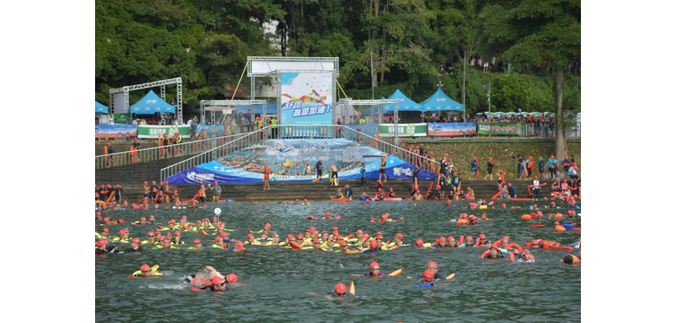 身障泳士作先鋒　日月潭泳渡鳴槍下水(圖)