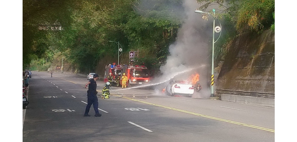 頭社火燒車集集警分局獲報　迅速通報相關單位協助滅火(圖)