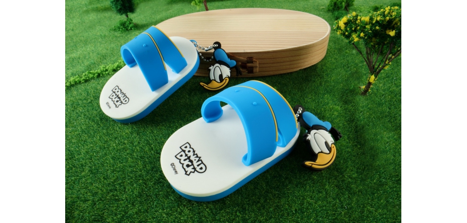 一卡通經典藍白拖重磅回歸 結合迪士尼唐老鴨超吸睛(圖)