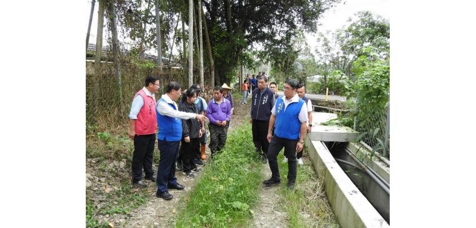 魚池鄉東光村農路難行　林明溱會勘改善(圖)