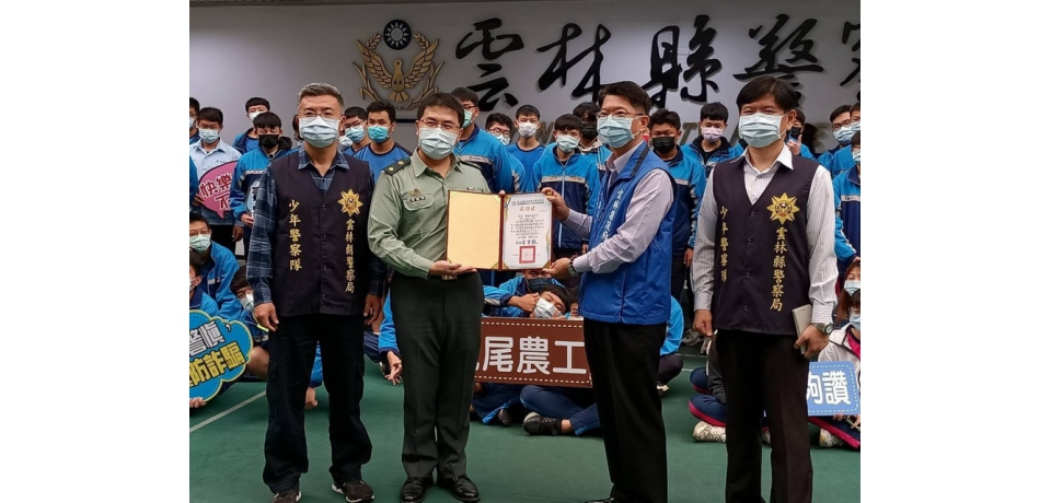 「虎」嘯「農」吟 漫遊雲警(圖)