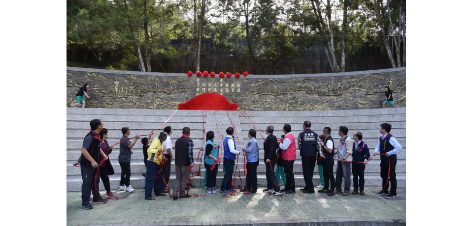 林明溱主持魚池國中校門口立體浮雕牆揭牌(圖)