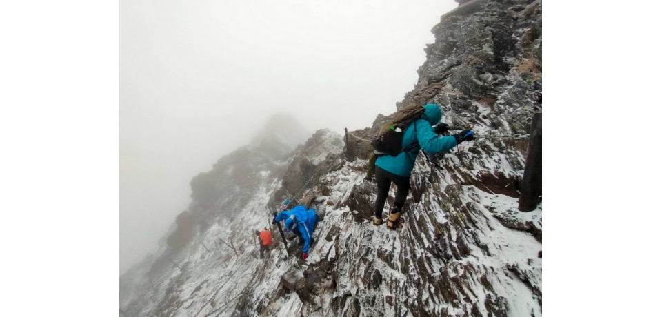 玉山降雪 玉管處籲：雪季登山請提升裝備技術才安全(圖)