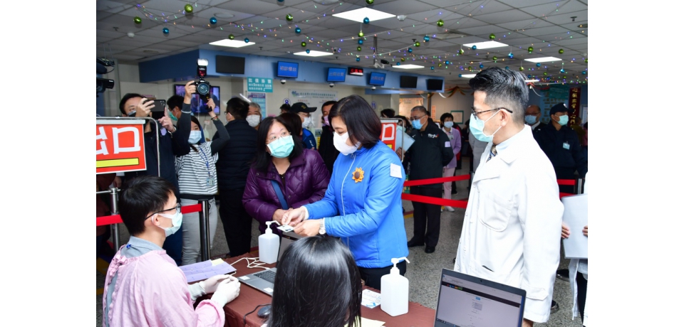 張麗善巡視醫院輔導防疫措施並呼籲進出醫院落實防疫(圖)