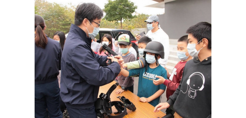 小小兵幼萌發芽我不要當壞人要當警察法制與交通向下紮根(圖)