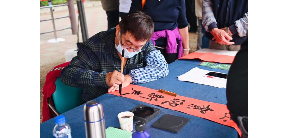 高雄港敦親睦鄰賀年贈春聯活動民眾熱烈參與(圖)