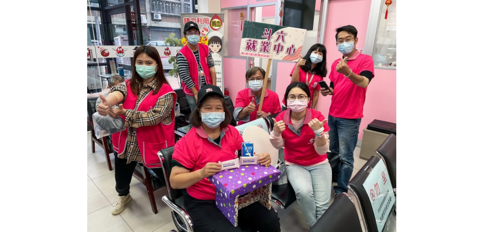 斗六就業中心帶頭挽袖捐血搶救血庫大作戰(圖)