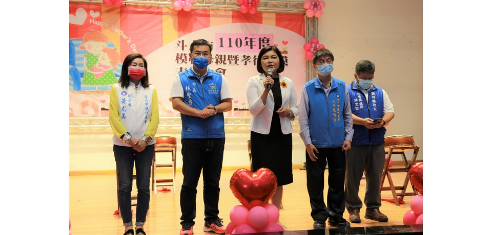 康乃馨花開季節．溫馨母愛五月天祝福母親節快樂(圖)