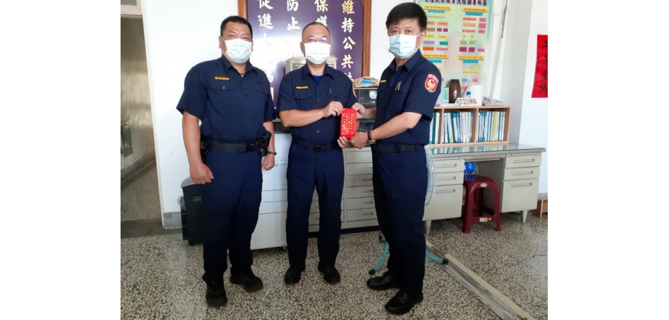 警友會暨辦事處送暖局長及分局長慰勉防疫員警辛勞激勵士氣(圖)
