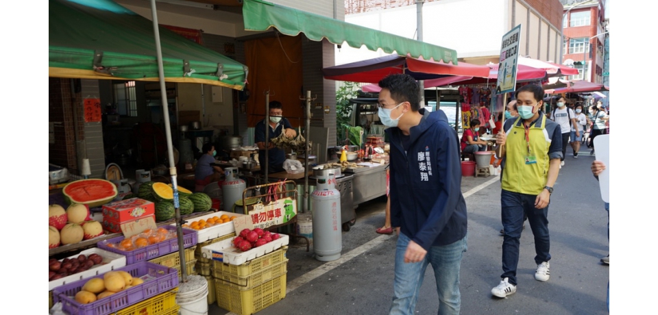 高市餐飲業22日起禁內用經發局廖泰翔局長親赴哈瑪星商圈了解店家配合情形(圖)