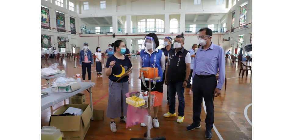 高齡長者今施打疫苗 張麗善視察各快打站狀況(圖)