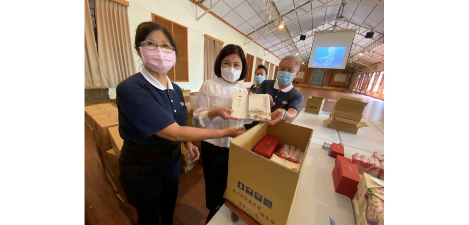 慈濟助弱勢學童家庭 張麗善到場表達感恩(圖)