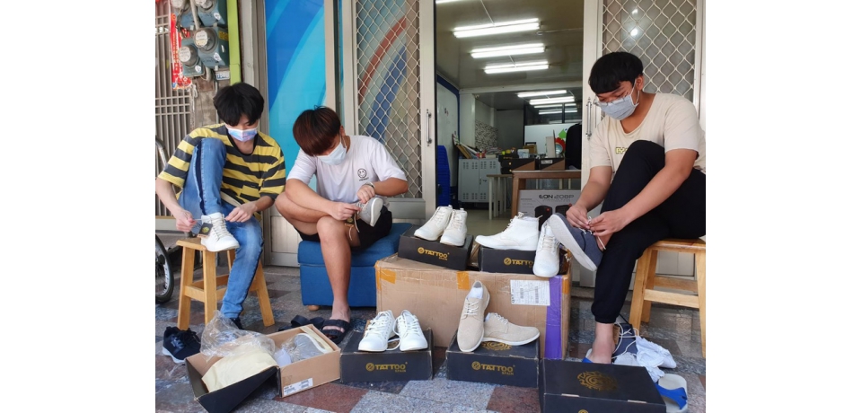 雲林家扶孩子獲贈人生第一雙休閒鞋(圖)