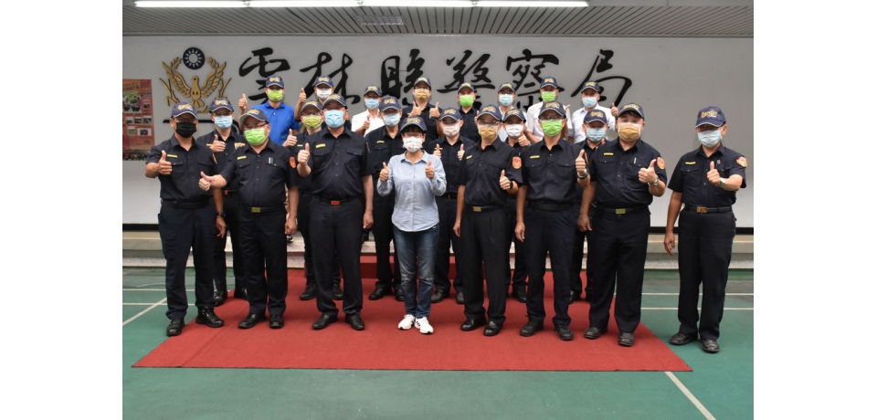 「八八節快樂」謝淑亞慰問辛勞警察爸爸幫忙加油打氣(圖)