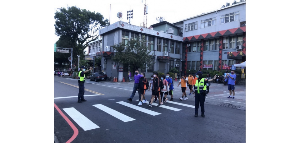 南投縣政府警察局信義分局　早安開學日校園安全維護(圖)