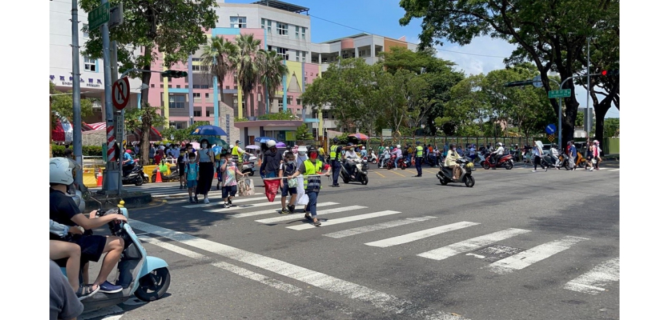 高雄市開學首日車流量成長 疏導、執法、宣導三管齊下(圖)