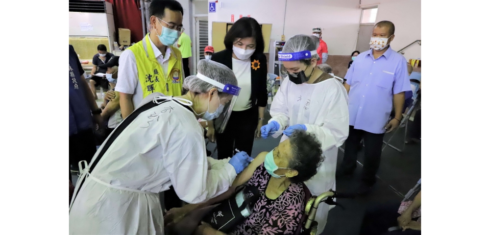 雲林縣65歲以上長輩第二劑疫苗施打張麗善到場關心(圖)