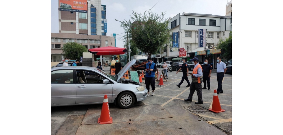 雲警再出手 阻斷飆車及危險駕車(圖)