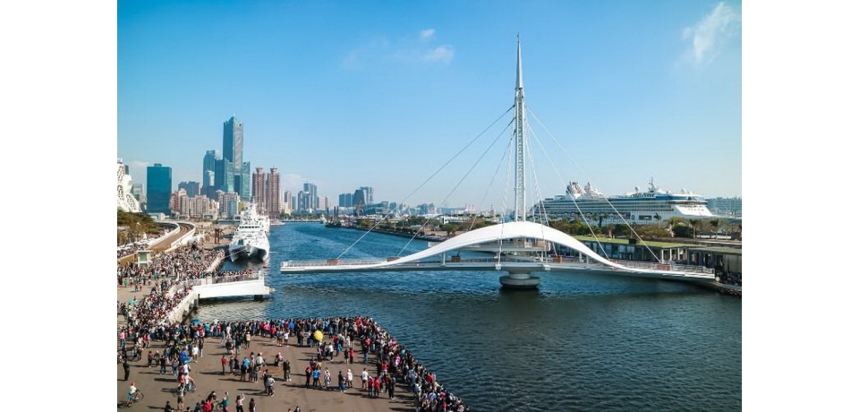 高雄港大港橋10月10日配合「110年國慶焰火在高雄」活動暫停旋轉(圖)
