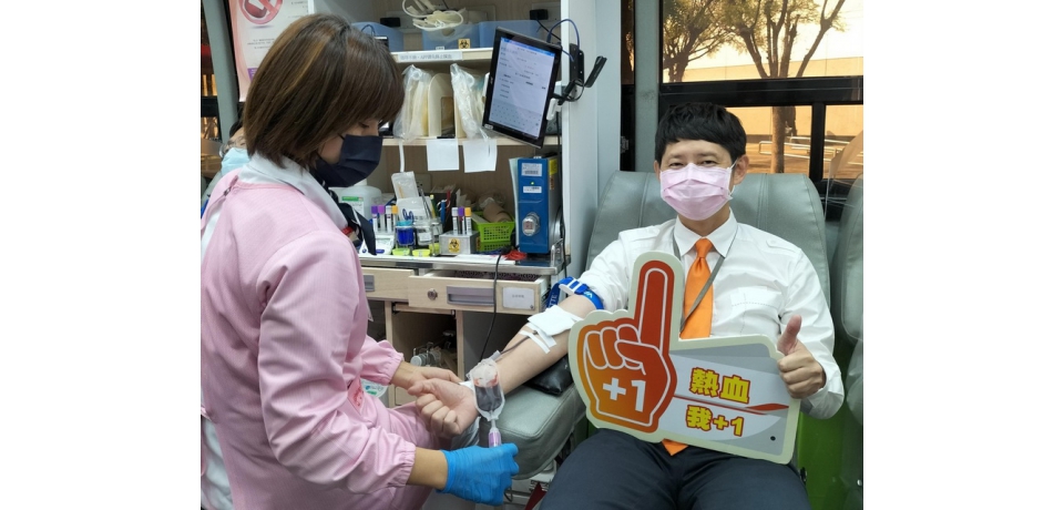 高鐵左營站「寒冬送暖 捐血傳愛」員工旅客軍警熱情挽袖   為寒冬添暖意(圖)