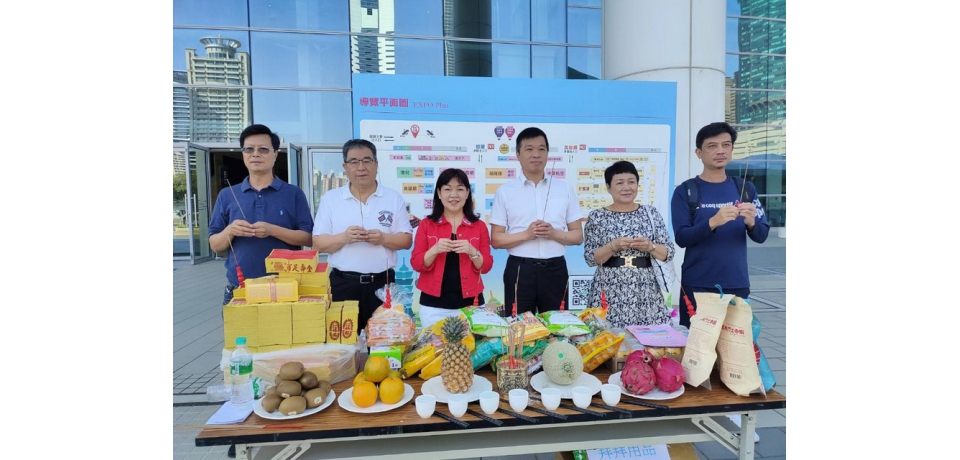 高雄國際旅展17日盛大登場 旅行公會理事長吳盈良率領公會幹部上香祈福旅展圓滿成功(圖)