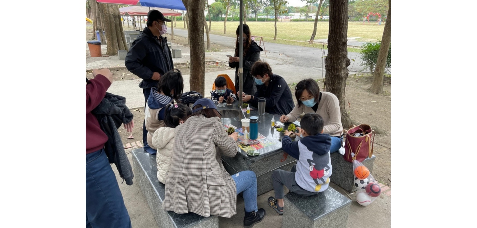 台糖公司高雄區處舉辦「彩繪小火車-歲末感恩之旅」活動　邀請市民朋友共同為台糖五分車彩妝(圖)
