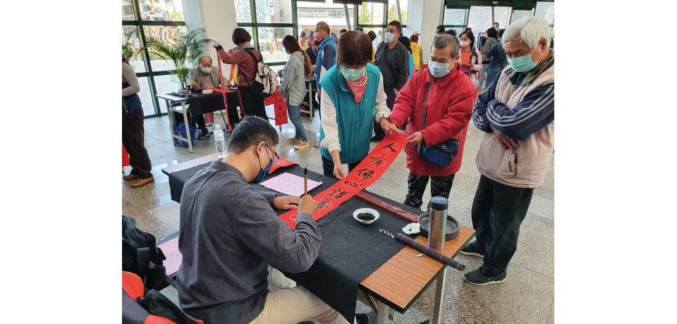 「纖墨杙家」新春賀年 大里公所與纖博館共邀書法名家揮毫(圖)