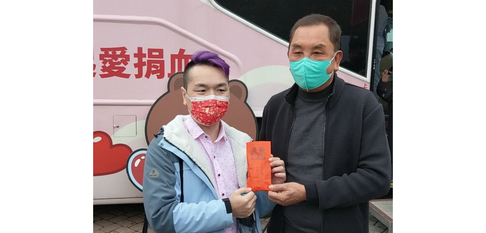 竹山紫南宮新春捐血送錢母 上千民眾清晨排隊挽袖捐血(圖)