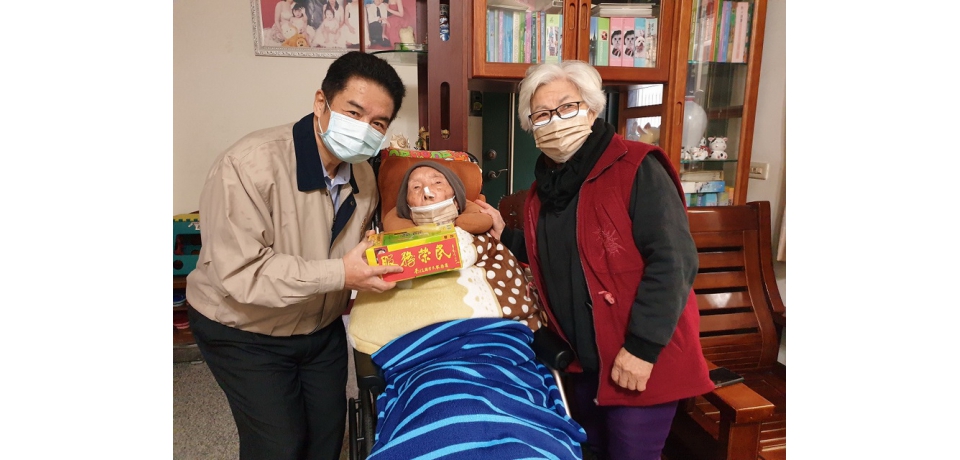 南投縣榮民服務處處長曹東發春雨絲絲潤萬物乍暖還寒來獻壽(圖)