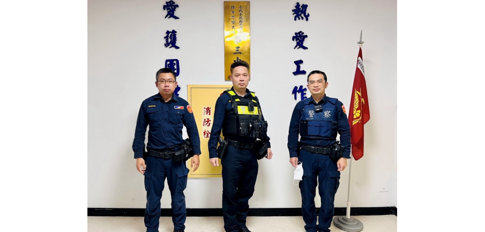 三寶擋道 馬路當停車場 保大警啟動交通快打並協助脫困(圖)