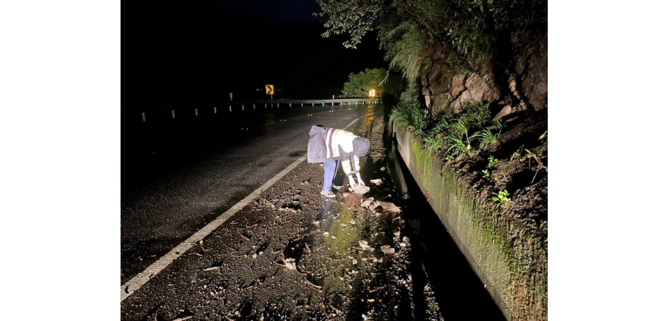 新中橫公路落石、路樹倒塌等事故  警方呼籲民眾注意行車安全(圖)