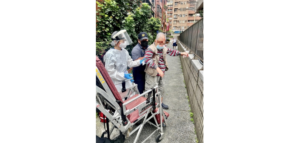 八旬翁自摔 北市警局保大暖警即時救護 籲學習防跌妙招(圖)