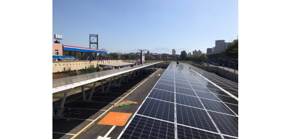 鳳頂停車場建置太陽能車棚發電停車一把罩，綠能減碳又遮陽(圖)