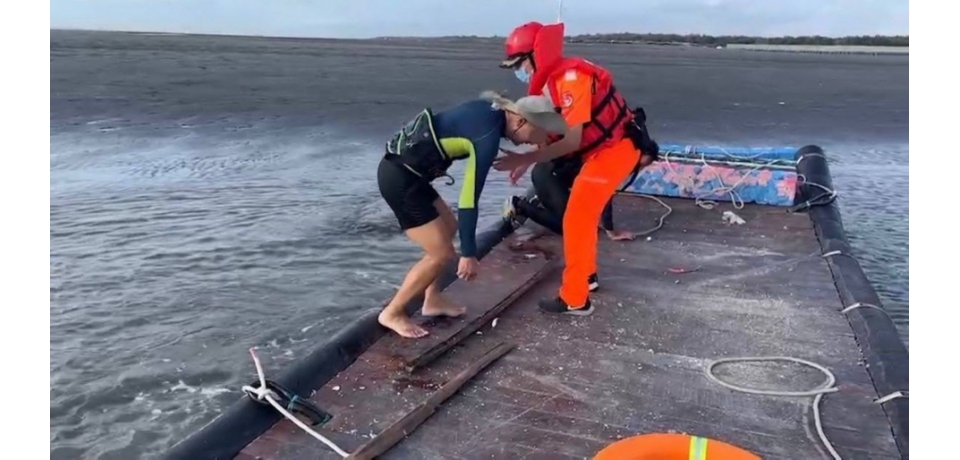 失速風箏落沙洲  海巡機警急救援(圖)